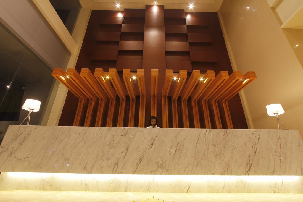 Royal Asnof Hotel Pekanbaru Exterior foto
