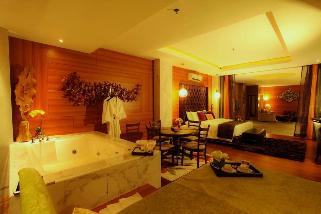 Royal Asnof Hotel Pekanbaru Exterior foto
