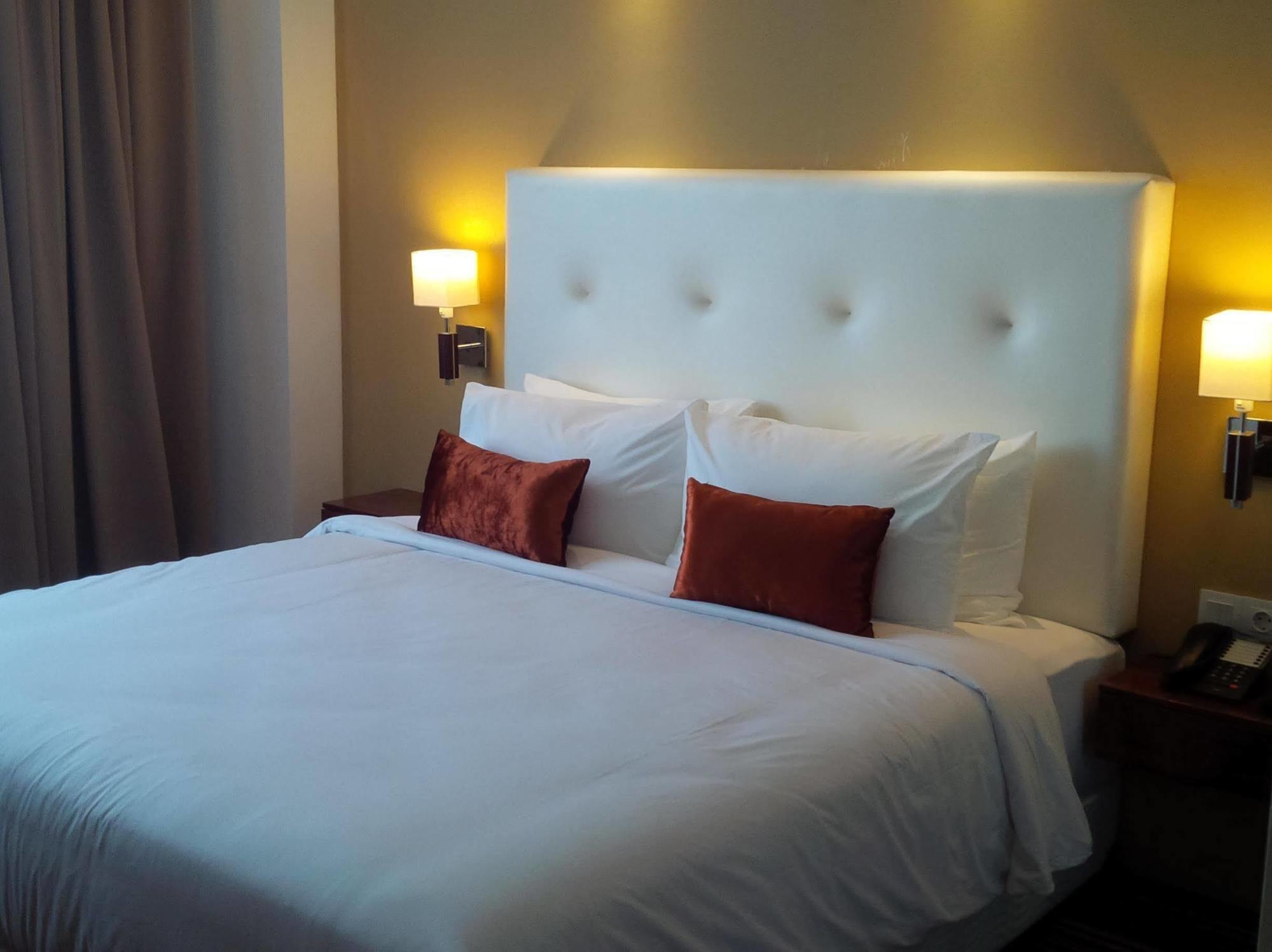 Royal Asnof Hotel Pekanbaru Exterior foto